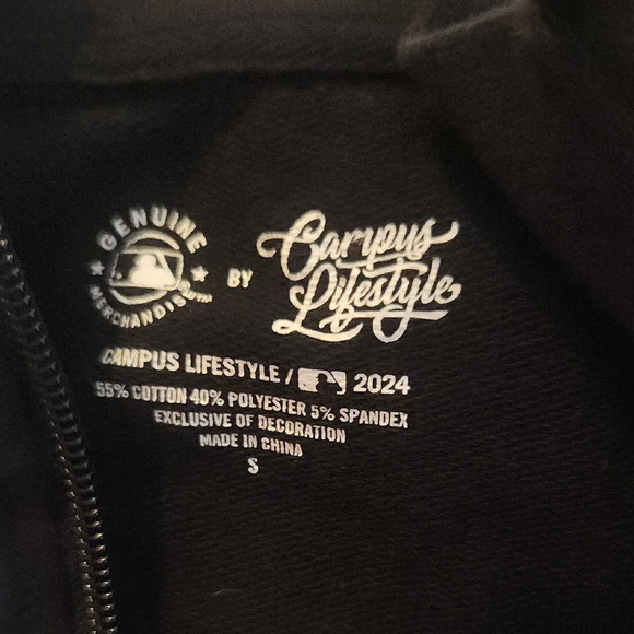 Chic Black Half-Zip Women's Sweater with Red Accent - Picture 2 of 5